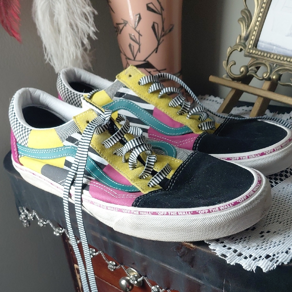 Size 11 Checkered Retro Patern Off The Wall Vans Sneekers With Striped Laces